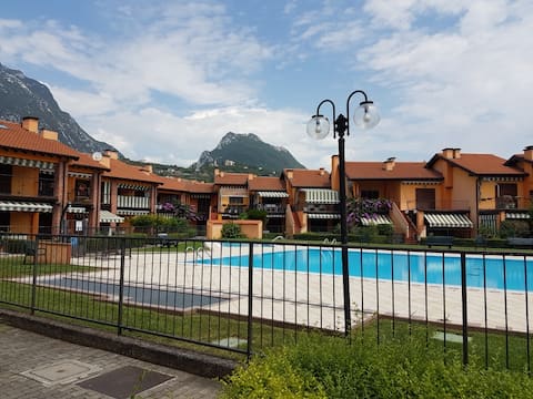 Successful Airbnb property: Sunny days at the Girasoli in Toscolano Maderno