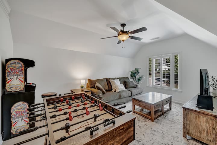 2 Story Dock/hot Tub/game Room/pets Ok/ - Flowery Branch, GA
