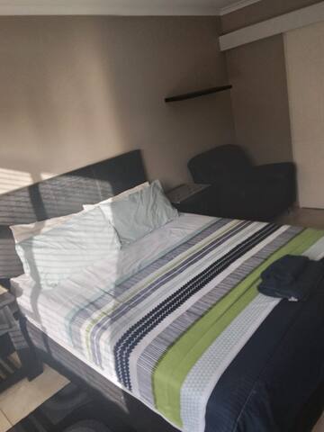 Spacious 3bed unit in the heart of Gordons Bay gallery image 5