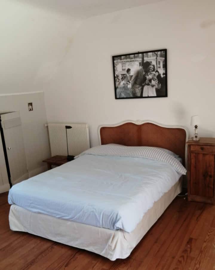 chumba cha kulala chenye kitanda 1