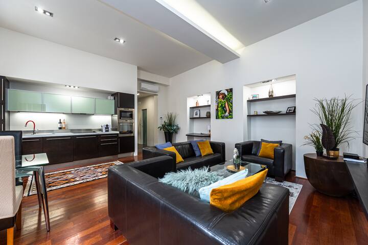 Spacious elegant apartment at the Old Town Square gallery image 4