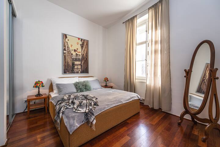 Spacious elegant apartment at the Old Town Square gallery image 5