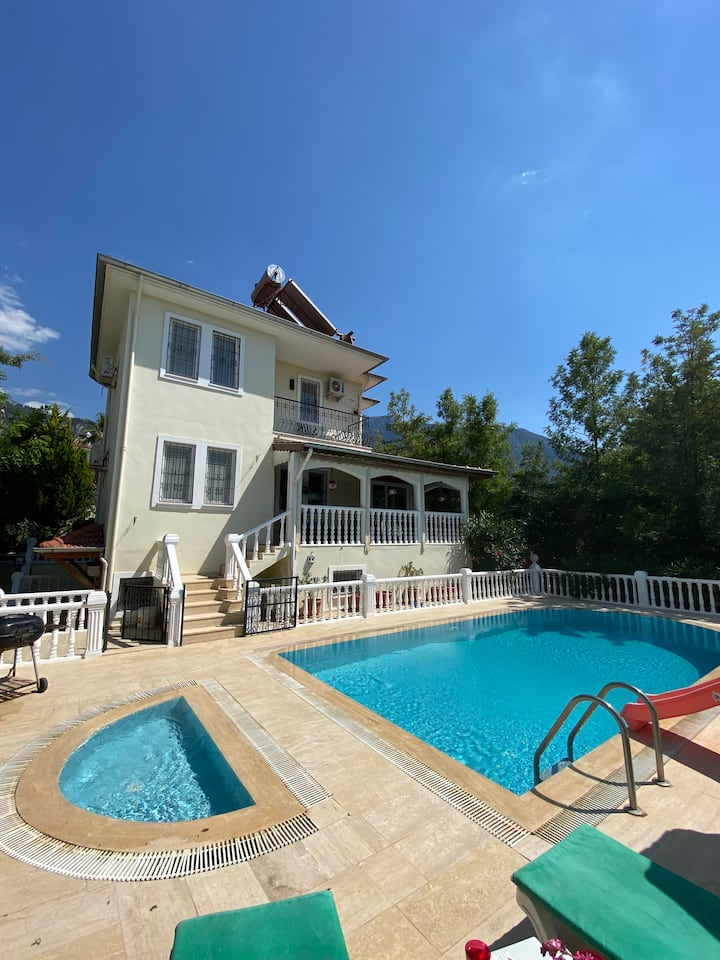 ÖLüdenizde 5+1 Havuzlu Villa - Ölüdeniz