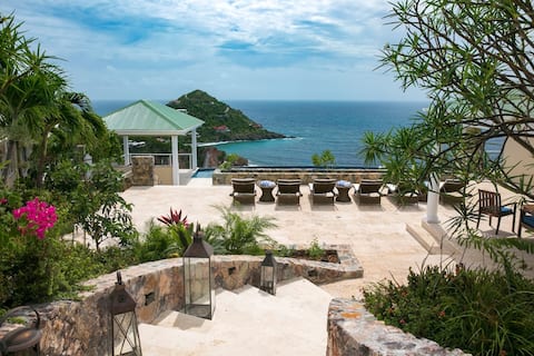 Maria Bluff Main House- Modern, Breathtaking Views