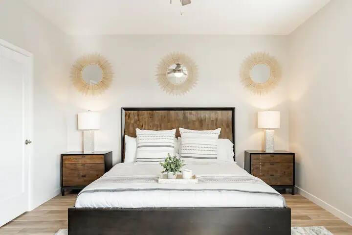 1 Block to Sand Contemporary 5BR Triplex gallery image 3