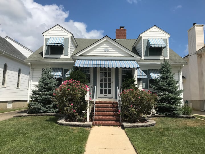 Charming Bay Head House 3 Blocks From The Beach. - Bay Head, NJ