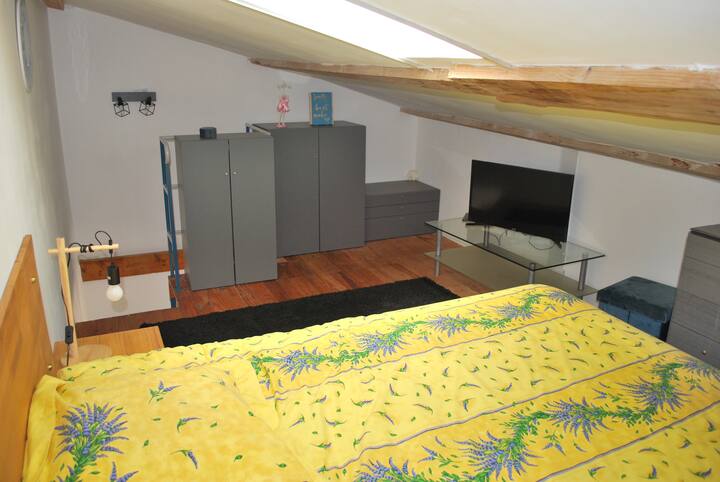 חדר עליית גג 1.80 עד  1.50מ'