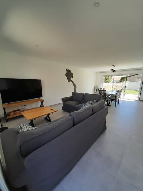 Top Airbnb: Modern House by the Sea in La Guérinière