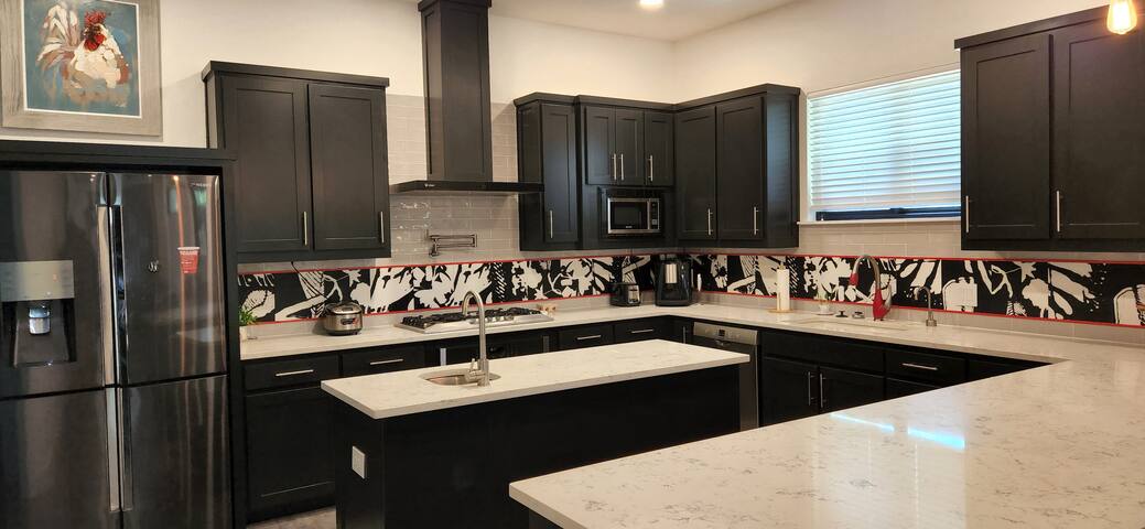 Gem in the TCU neighborhood. gallery image 3