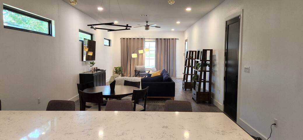 Gem in the TCU neighborhood. gallery image 4