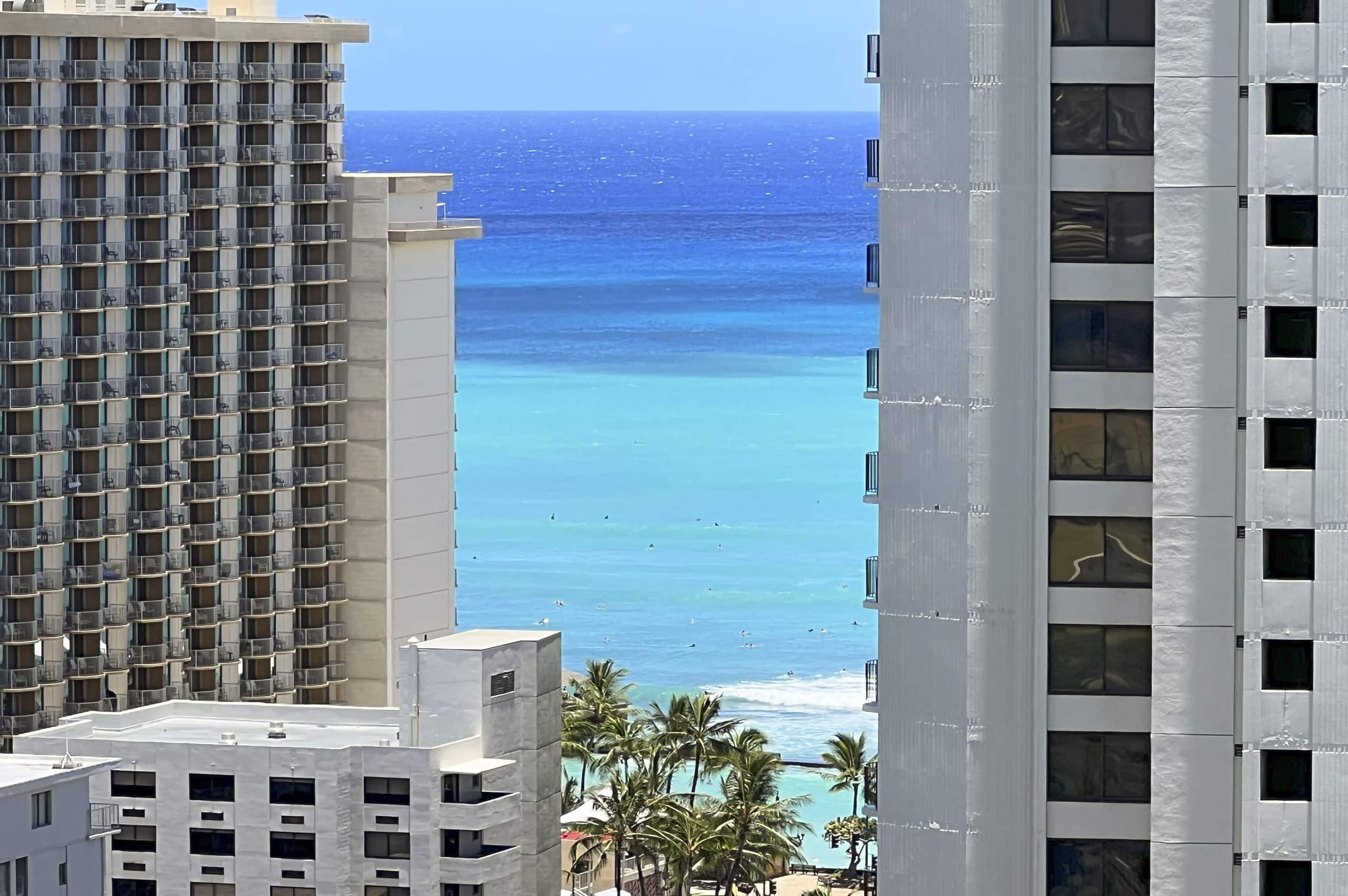 Condo in Honolulu · ★4.83 · 1 bedroom · 3 beds · 1 private bath - Image 26
