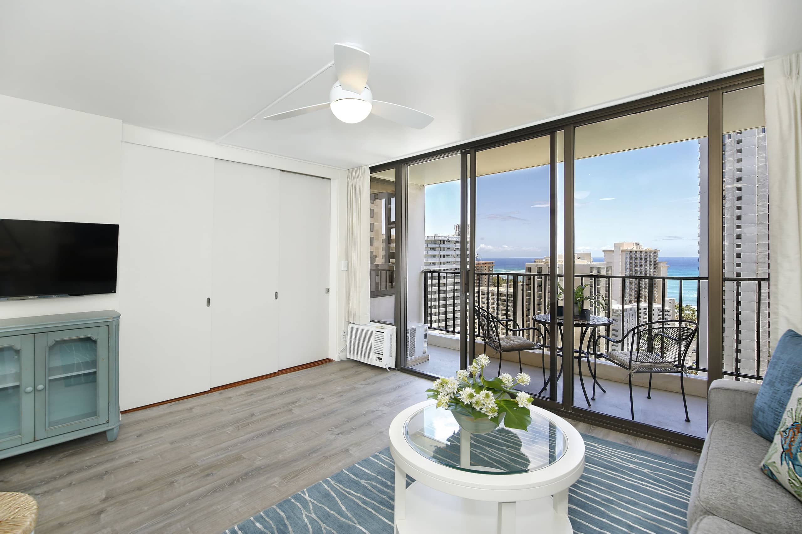 Condo in Honolulu · ★4.83 · 1 bedroom · 3 beds · 1 private bath - Image 6