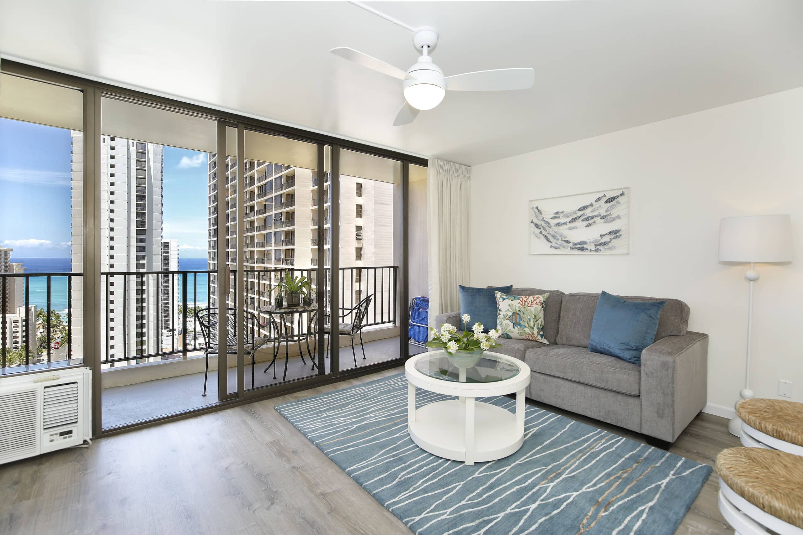 Condo in Honolulu · ★4.83 · 1 bedroom · 3 beds · 1 private bath - Image 2