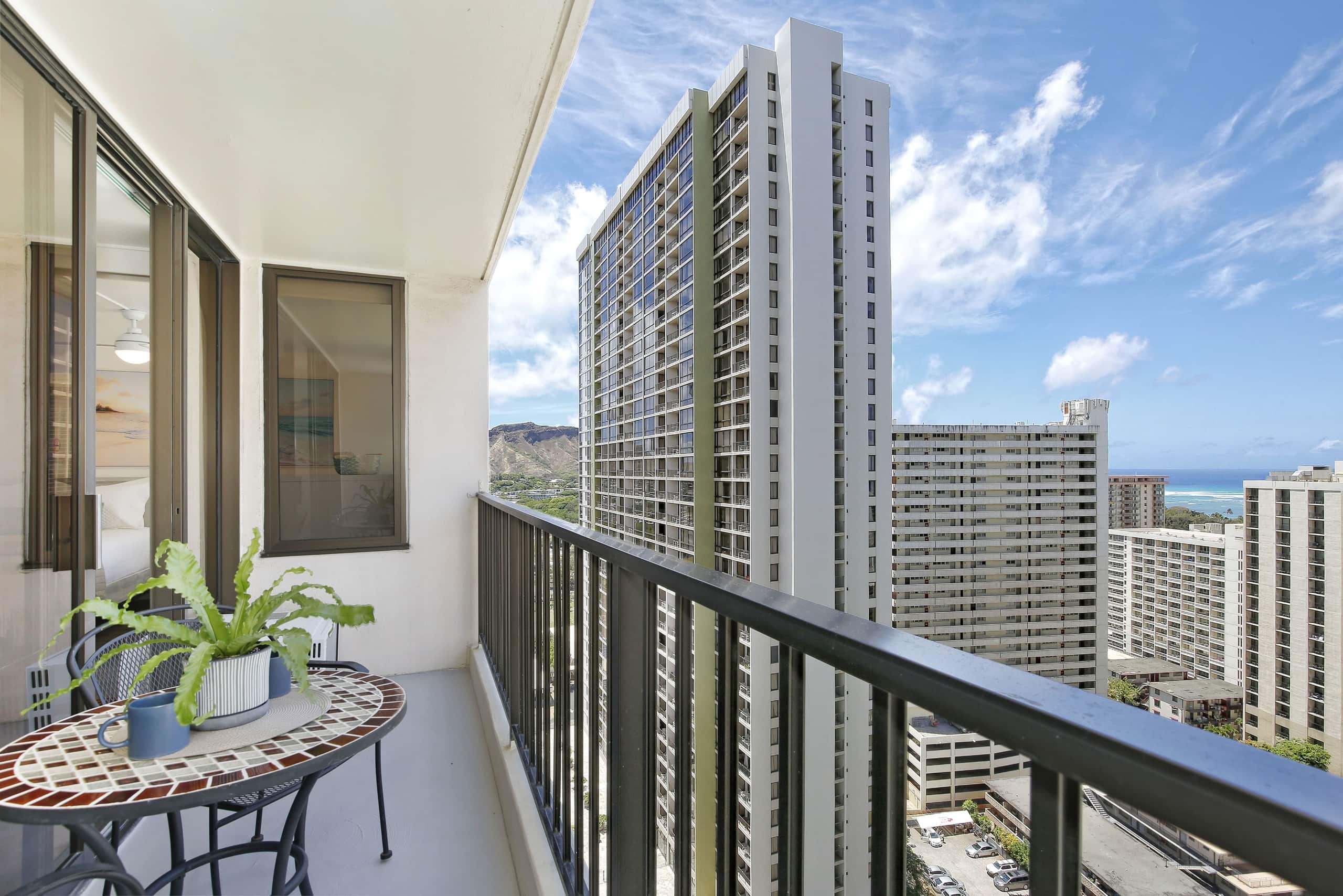 Condo in Honolulu · ★4.83 · 1 bedroom · 3 beds · 1 private bath - Image 27