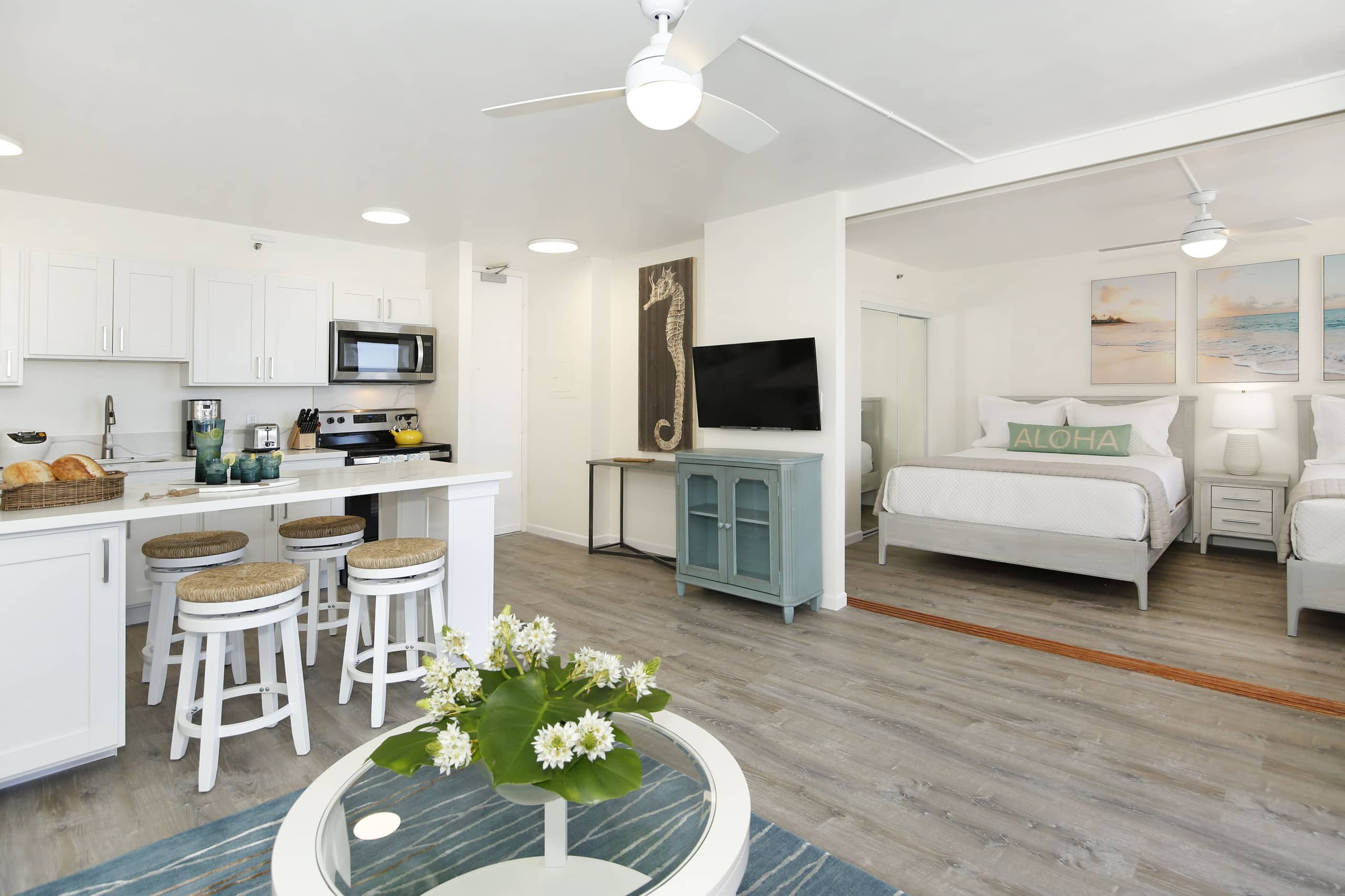 Condo in Honolulu · ★4.83 · 1 bedroom · 3 beds · 1 private bath - Image 7