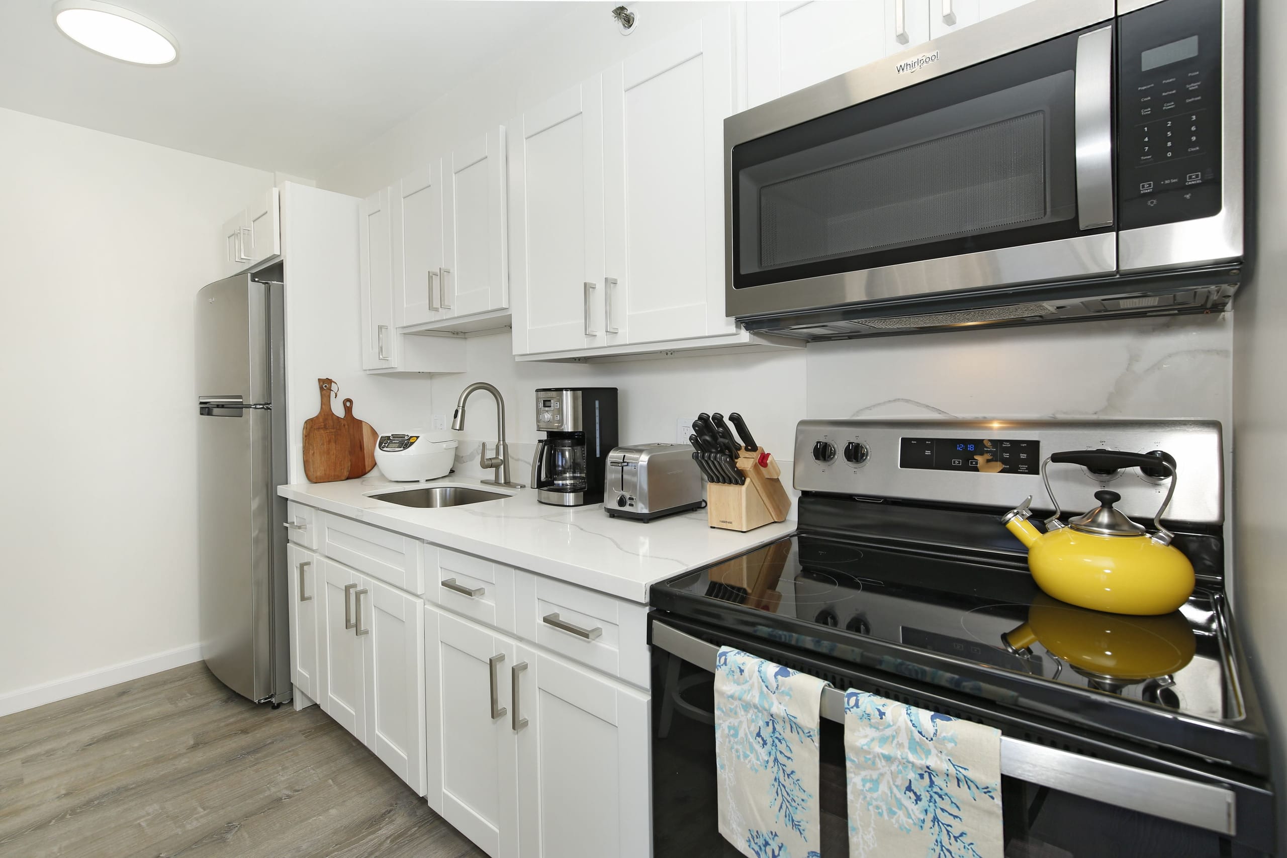 Condo in Honolulu · ★4.83 · 1 bedroom · 3 beds · 1 private bath - Image 11