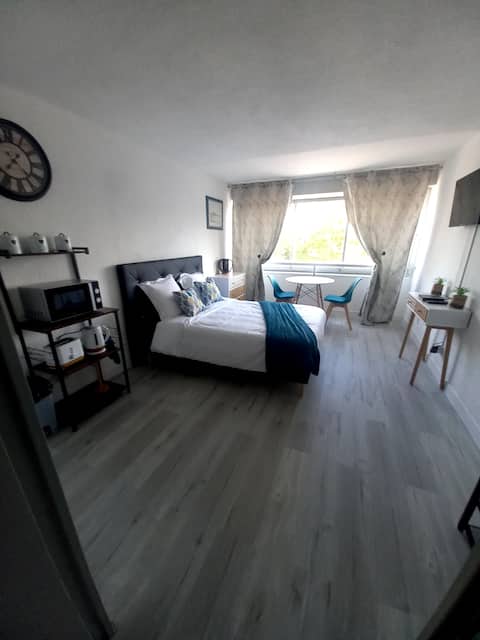 Top performing Airbnb: Air-conditioned studio 100 m from Grazel Beach in Gruissan