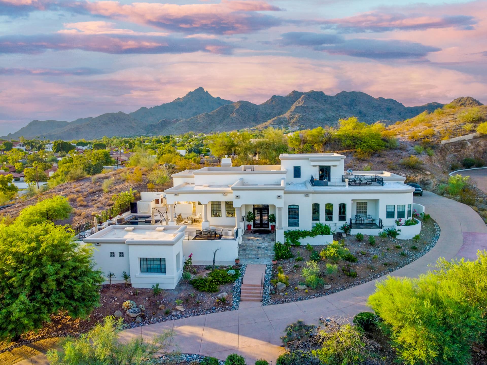 Luxury Home: Breathtaking Views, Salt Pool & Gym