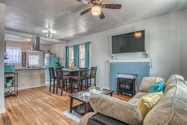 Gorgeous Historic Home At Base Of The Mountain - Kern Place, TX