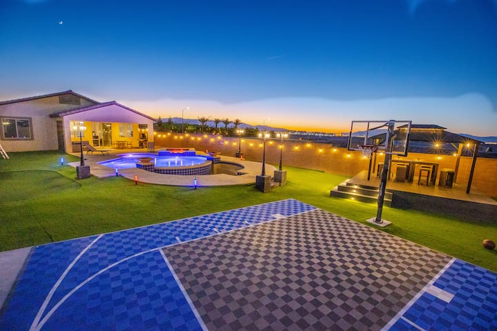 1900 SqFt House 25Ft Heatable Pool/Spa- Strip View