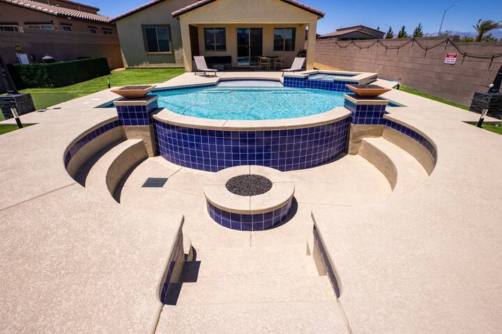1900 SqFt House 25Ft Heatable Pool/Spa- Strip View gallery image 3