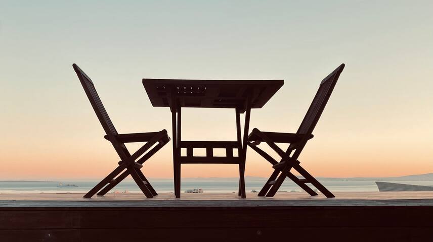 Sun & sea in a luxurious, downtown villa gallery image 5