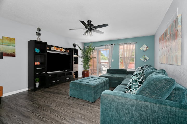 Kansas City Townhome W/ Patio Nr Airport, Downtown - Parkville, MO