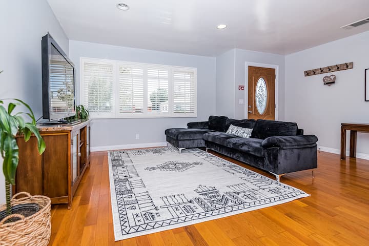 New 4bd2 Bath Home Minutes To Beach & Lax - Torrance, CA
