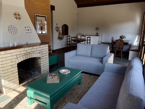 Top Airbnb: Chalé das Acácias. Refuge in Monte Verde em Camanducaia