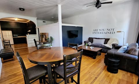 1 bedroom loft on the Historic Centerville Square
