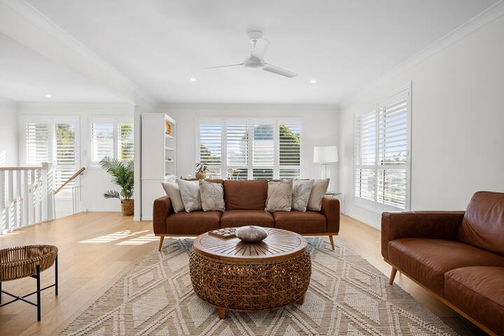 Coastal Retreat – Resort Style Family Home gallery image 4