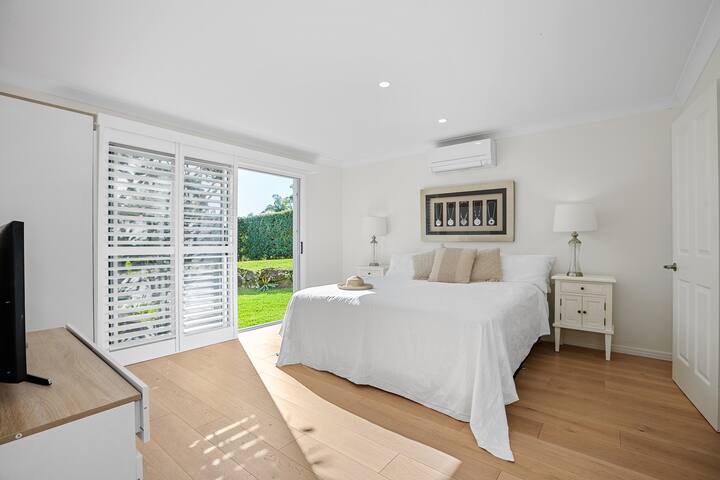 Coastal Retreat – Resort Style Family Home gallery image 3