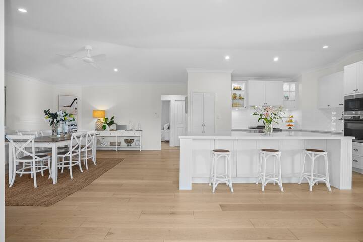 Coastal Retreat – Resort Style Family Home gallery image 2