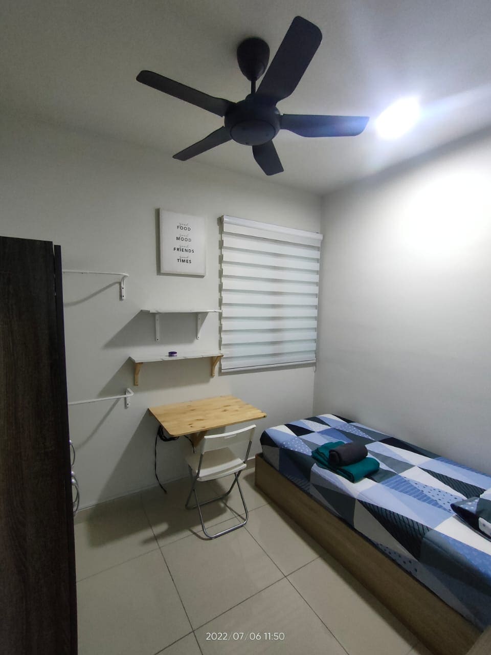 3rd Bedroom (single bed)
+ Aircond 1.0 HP 
+ Ceiling Fan & LED lights
+ Single Size Bed Complete with 1 soft pillow
+ Bedsheet & Blanket
+ 3 Door Wardrobe