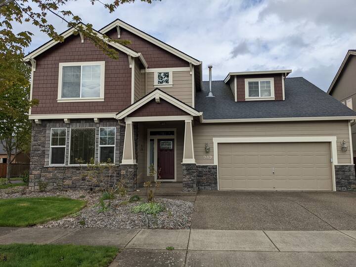 Fully furnished inviting 4 bedroom home near park Houses for Rent in