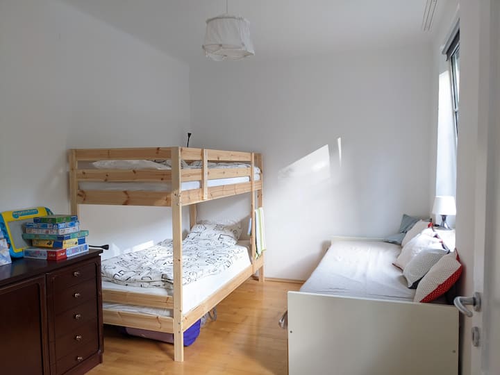 The playroom and bedroom as a dream for little explorers: painting table, toys, books, puzzles, cars, railway and more leave nothing to be desired. While the children play enthusiastically, you enjoy relaxed vacation moments. Pure family happiness!