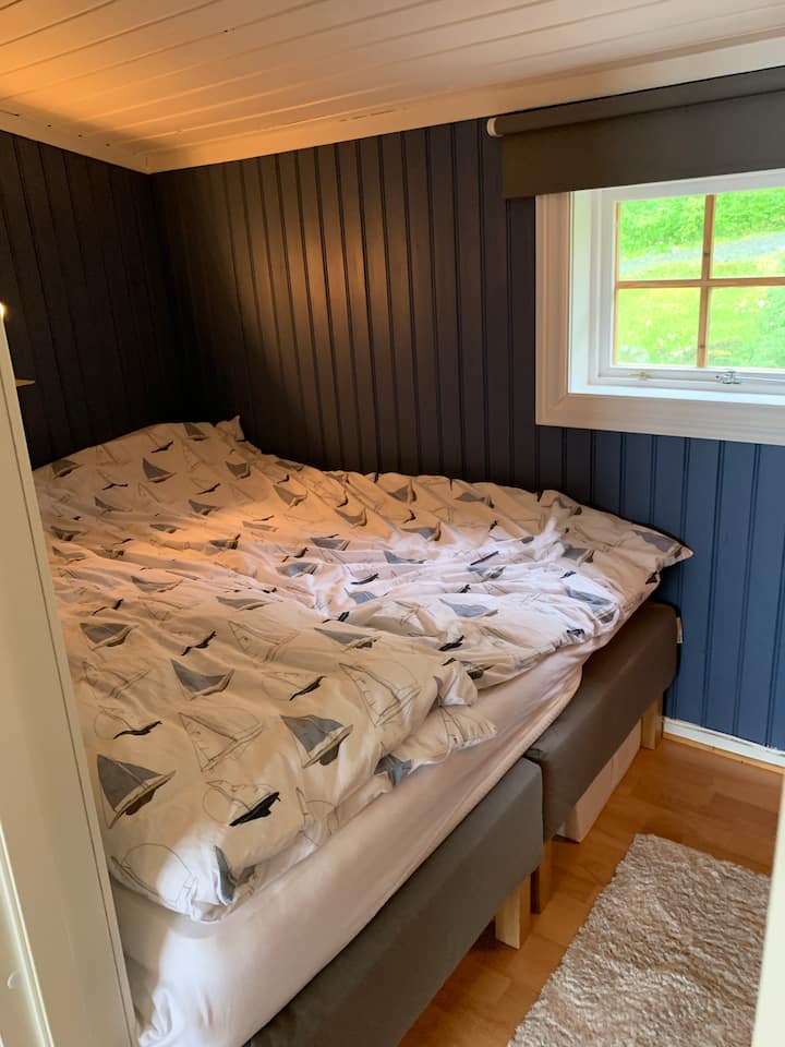 Dhomë gjumi, 160 cm gjerësi. 2 jorganë