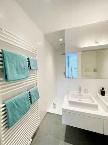 Jacob’s Getaway – Spacious App – City Center gallery image 3