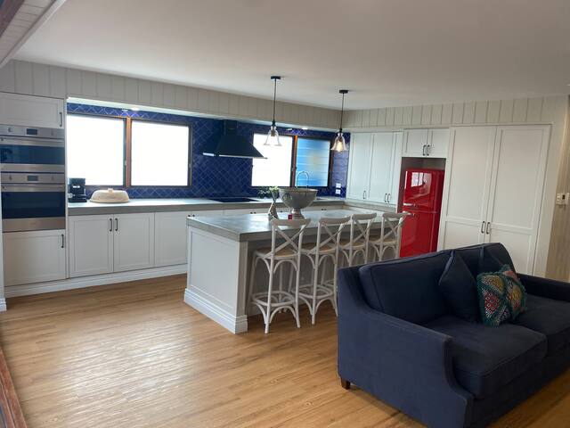 Urban Retreat -Newly Renovated ‘Loft Style’ gallery image 4