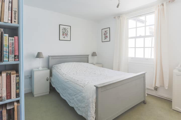 Camera da letto matrimoniale sul retro.