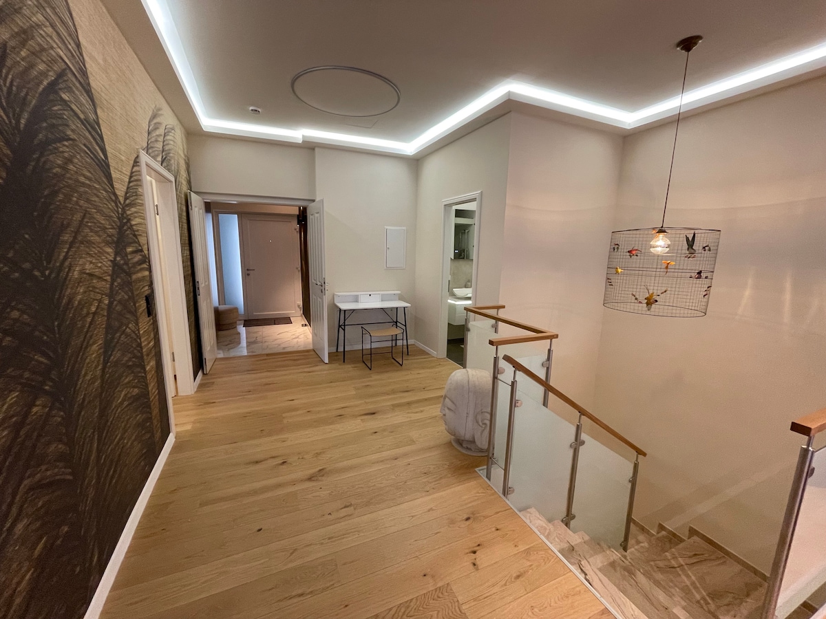Successful Airbnb property: Luxurious loft with large sun terrace & sauna in Münchener Freiheit
