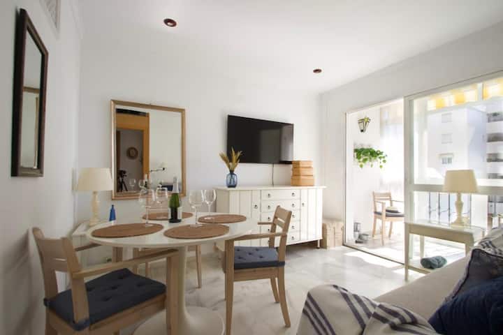 Centrally Located South Facing Apartment - Torremolinos