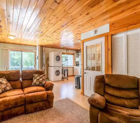 2 Bedroom Apartment on Cold Stream Pond