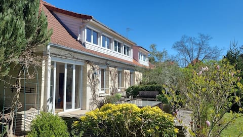 Valentine's Day promo! In greenery, close to Paris