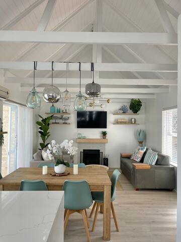 Beach Dreams Cottage – Pool – 300m from the beach gallery image 2