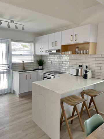 Beach Dreams Cottage – Pool – 300m from the beach gallery image 3