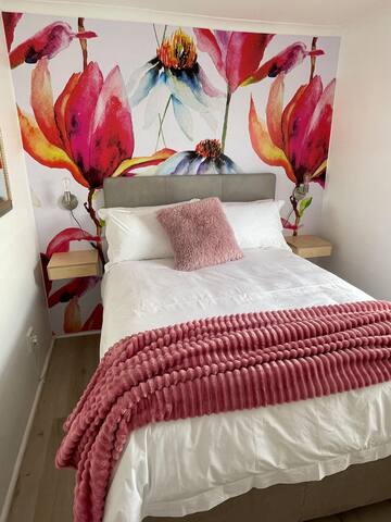 Beach Dreams Cottage – Pool – 300m from the beach gallery image 5