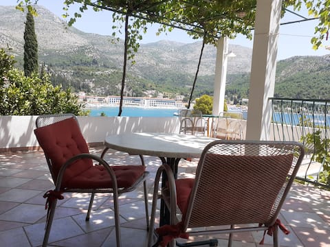 Nice studio apartment with terrace in Slano