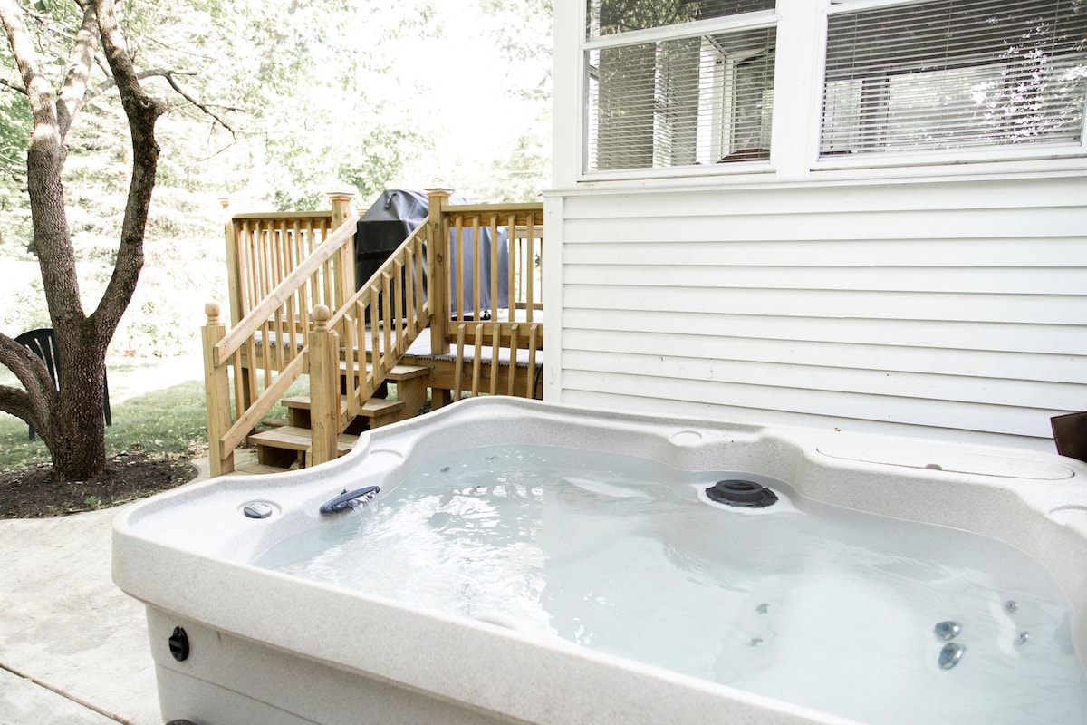 Saratoga Springs Vacation Rentals with a Hot Tub - New York, United States  | Airbnb