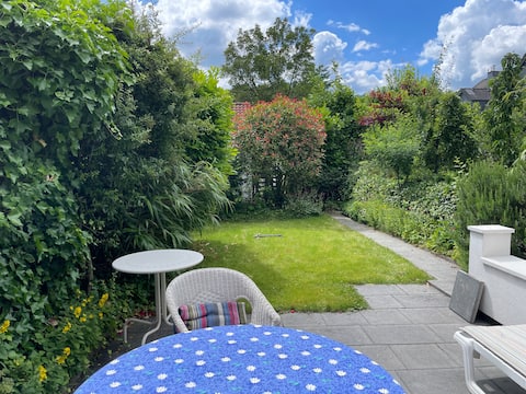 Spacious House with Sauna & Garden, Near Expo